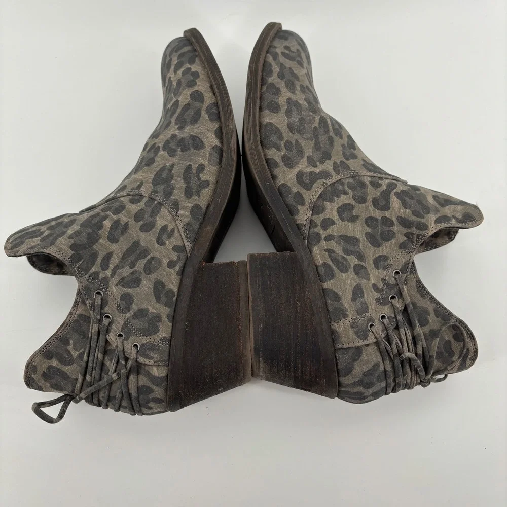 Very G Women Ankle Boots 10 Gray Leopard Print Lace Up Back Block Heel Boho Chic